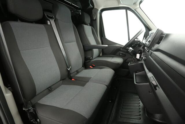Renault MASTER T35 2.3 dCi 135 L2H2 | Airco | Cruise | 3-Zits | Camera | Navigatie | Trekh. | Carplay | Parkeersensoren