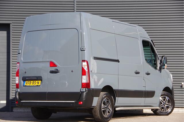 Renault MASTER T35 2.3 dCi L1H2 135PK, CAMERA, CRUISE, ZONNEKLEP LED, AIRCO, CARPLAY, PARKEERSENSOREN