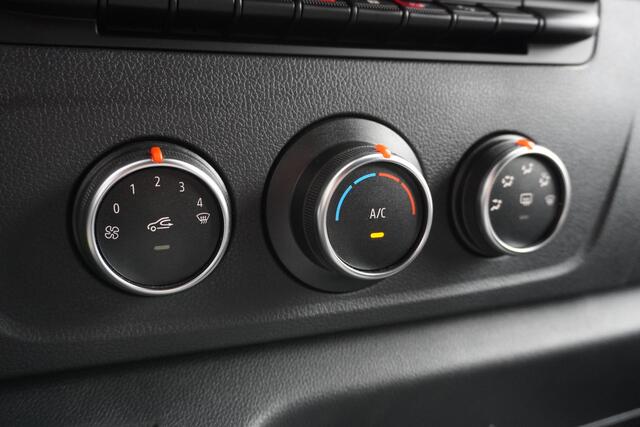 Renault MASTER 2.3 dCi 135PK L2H2 EURO 6 - Airco - Cruise - Camera - ¤ 14.900,- Excl.