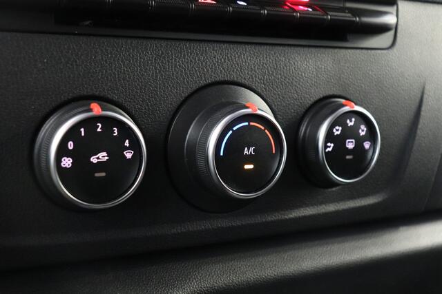 Renault MASTER 2.3 dCi 135PK L3H3 - EURO 6 - Airco - Navi - Cruise - ¤ 15.900,- Excl.