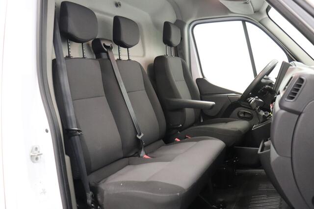 Renault MASTER 2.3 dCi 136PK EURO 6 - Airco - Cruise - Trekhaak - ¤ 16.900,- Excl.