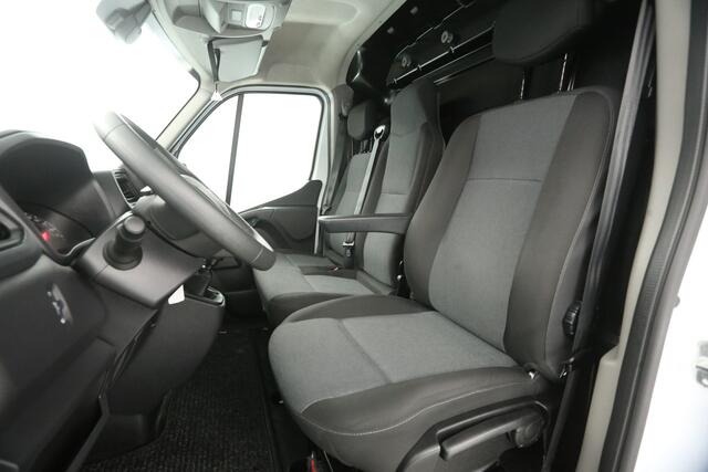 Renault MASTER T35 2.3 dCi L3H2 RWD | Dubbellucht | 3500KG Trekgew. | Trekh. | Airco | Cruise | Carplay | 3-Zits | Navi | Parkeersens.