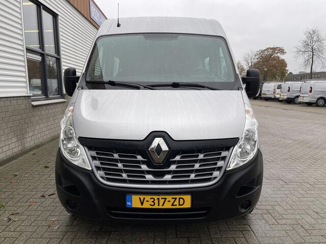 Renault MASTER T35 2.3 dCi 130pk L2H2 bpm vrij / euro 6 diesel / vaste prijs rijklaar ¤ 19.950 ex btw / DC 7 persoons / zilver metallic / trekhaak 2500 kg / airco / cruise / navigatie
