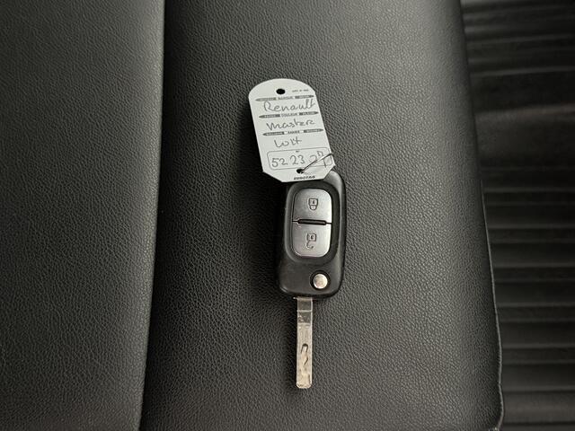 Renault MASTER 2.3DCi 135PK L3H2 Maxi | Leder | Navigatie | Camera | 3-Persoons | Airco | Cruise