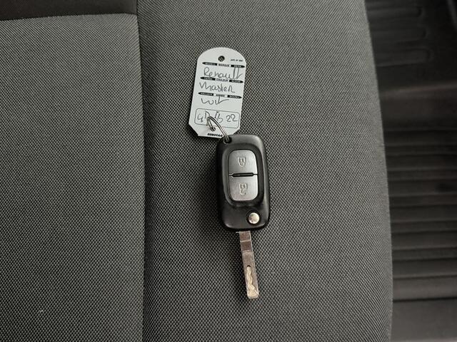 Renault MASTER 2.3DCi 136PK L3H2 | Airco | Cruise | 3-Persoons | Betimmering