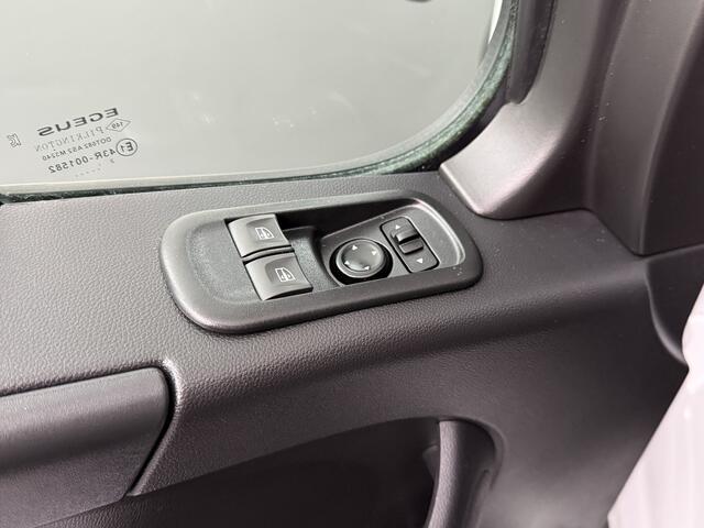 Renault MASTER 2.3DCI 135PK L3H2 | Airco | Cruise | 3-Persoons | Betimmering