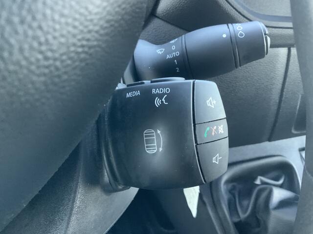 Renault MASTER T35 2.3 dCi 165 L4 Dub Cab Pick Up Dub Lucht Navi Trekhaak 3500 kg 6 Zits Cruise Bakmaat L.395/B.215/H.0.40 CM .Euro 6