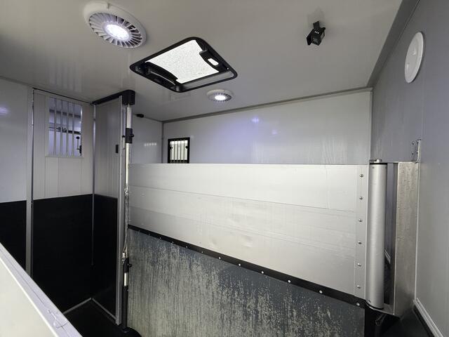 Renault MASTER HORSETRUCK ROELOFSEN 3XL | 2024 | HENGST | 56.000KM | 3-SEAT | LEER | CAMERA | BELGISCH KENTEKEN