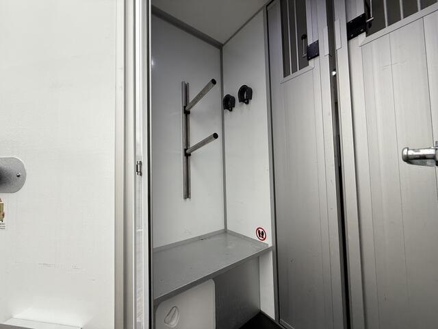 Renault MASTER HORSETRUCK ROELOFSEN 3XL | 2024 | HENGST | 56.000KM | 3-SEAT | LEER | CAMERA | BELGISCH KENTEKEN