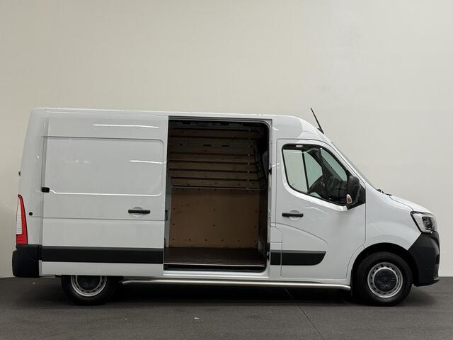 Renault MASTER T33 2.3 dCi 135PK L2H2 BPM VRIJ! Airco Cruise control Parkeersensoren Navigatie Trekhaak