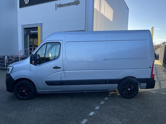 Renault MASTER T35 2.3 dCi 150 L2H2 Energy Work Edition / AIRCO / SIDEBARS / PARKEERSESNOREN / NAVIGATIE / TREKHAAK / BETIMMERING