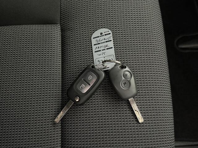 Renault MASTER 135PK L2H2 Koelauto 12/220V Dag/Nacht | Airco | Cruise | 3-Persoons