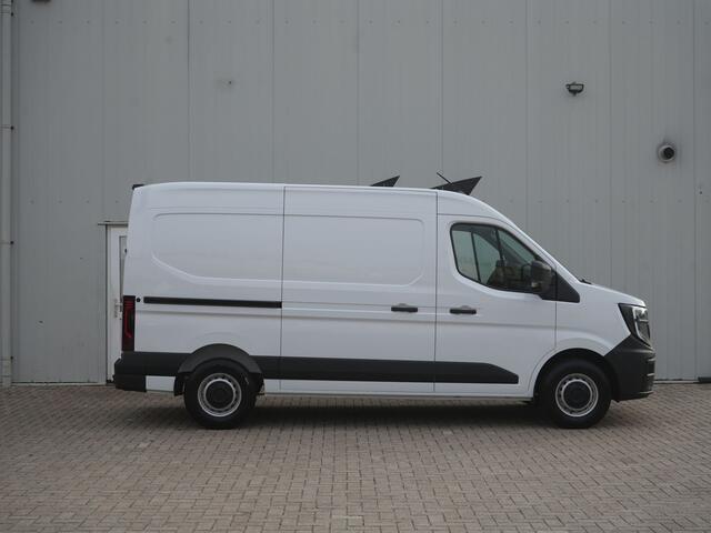 Renault MASTER T35 2.0 dCi 130 L2H2 Advance *NIEUW!* - Incl. Volledige betimmering & Trekhaak! - All Seasonbanden - Achteruitrijcamera - Stoelverwarming - Cuise Control