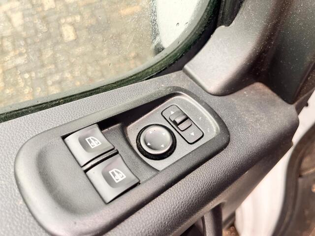 Renault MASTER T35 2.3 dCi 135 L2H2 Work Edition