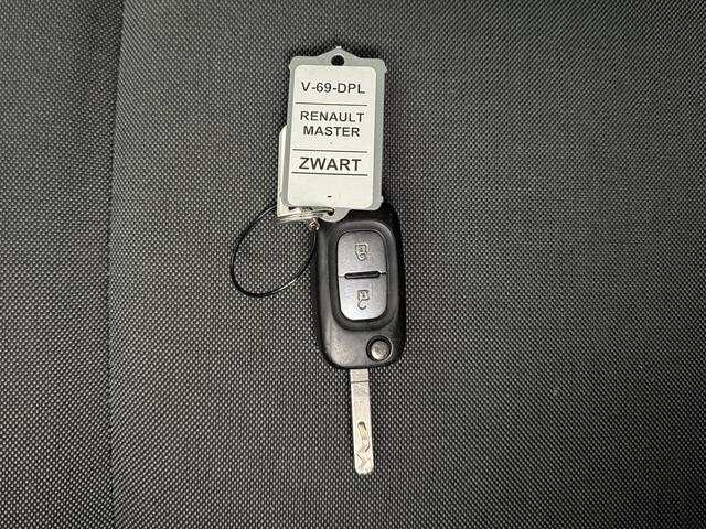 Renault MASTER 2.3DCi 135PK L2H2 Work Edition | Imperiaal | Trekhaak | Navigatie | Airco | Cruise | 3-Zit