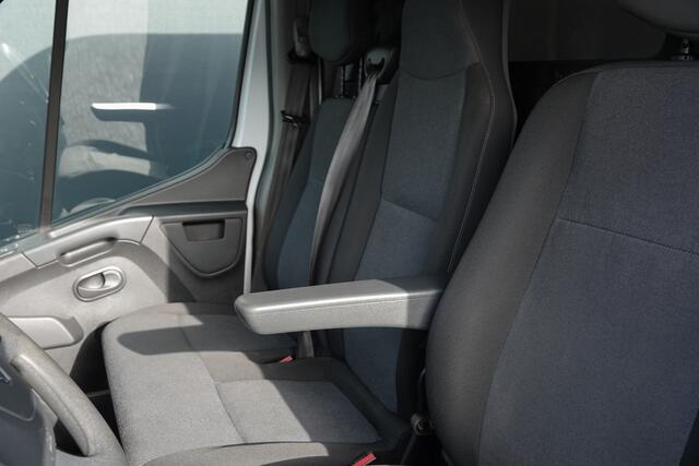 Renault MASTER T35 | L2H2 | 2.3 dCi 130Pk | Stoel-Bank | Achteruitrijcamera | Trekhaak | 3.500Kg trekgewicht