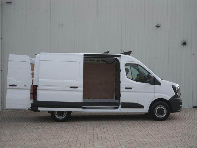 Renault MASTER T35 2.0 dCi 130 L2H2 Advance *NIEUW!* - Incl. Volledige betimmering & Trekhaak! - All Seasonbanden - Achteruitrijcamera - Stoelverwarming - Cuise Control