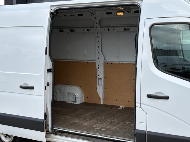Renault MASTER Red 2.3 dCi 150PK L2H2 35T / Cruise / LED / Camera / Trekhaak / Airco / PDC / Navi / Bluetooth / Draadloze telefoonlader