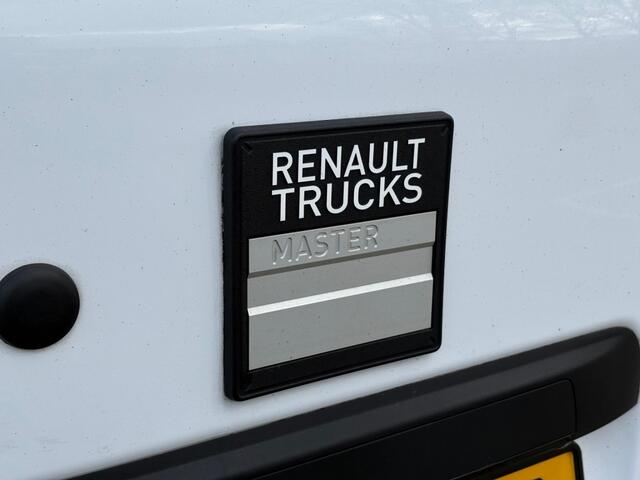 Renault MASTER Red 2.3 dCi 150PK L2H2 35T / Cruise / LED / Camera / Trekhaak / Airco / PDC / Navi / Bluetooth / Draadloze telefoonlader