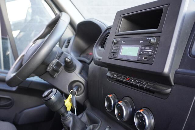 Renault MASTER 2.3 dCi 135PK L2H2 - EURO 6 - Airco - Imperiaal - Cruise - Camera - ¤14.950,- Excl.