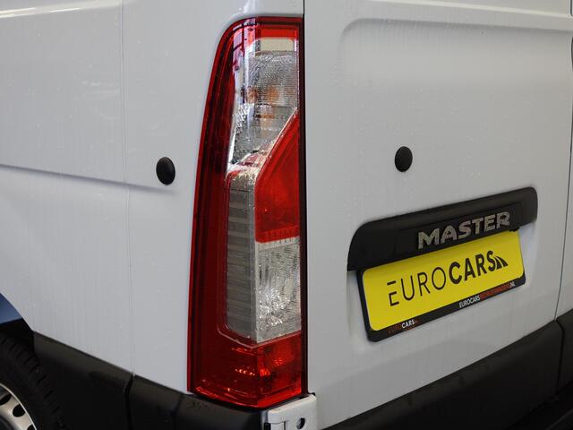 Renault MASTER T33 2.3 dCi 135PK L2H2 BPM VRIJ! Airco Cruise control Parkeersensoren Navigatie Trekhaak