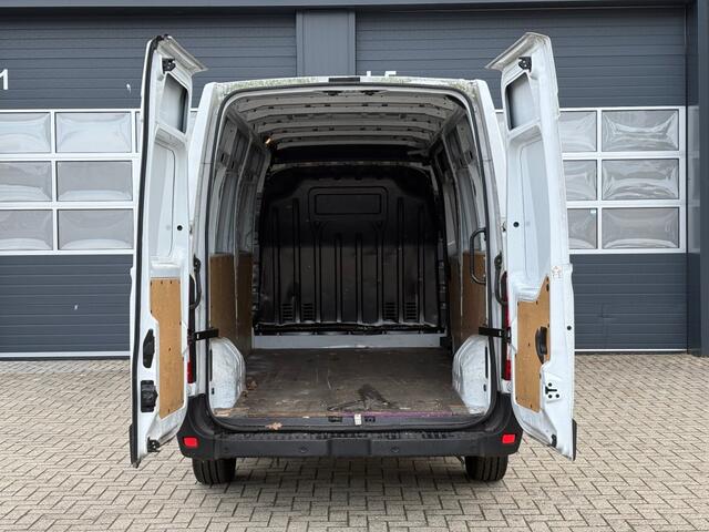 Renault MASTER 2.3 dCi 150pk L3H2 T35 / Cruise / Camera / Airco / Navi / DAB / Bluetooth / Draadloos laden / PDC / Red Edition /