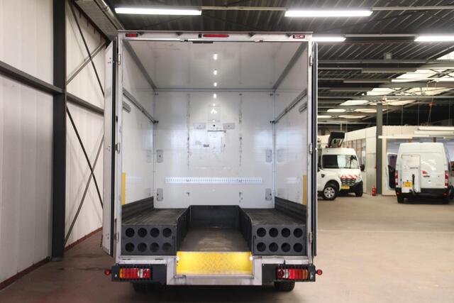Renault MASTER 170PK AUTOMAAT PAARDENWAGEN LOWLINER VERKOOPWAGEN FOODTRUCK