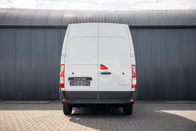 Renault MASTER Bleu DCI 135PK | L2H2 | Nieuw | Navi | 3-Zits | LED | Cruise | Airco