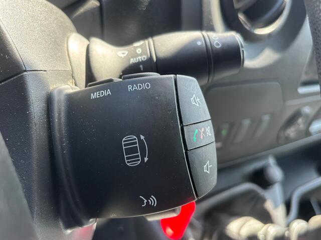 Renault MASTER T35 2.3 dCi L3H3 | 3 Zitplaatsen | Bluetooth | Navi | Parkeersensoren | Airco