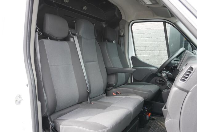 Renault MASTER 2.3 dCi 135PK L2H2 EURO 6 - Airco - Cruise - PDC - ¤ 15.900,- Excl.