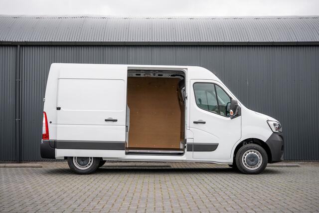 Renault MASTER Bleu DCI 135PK | L2H2 | Nieuw | Navi | 3-Zits | LED | Cruise | Airco
