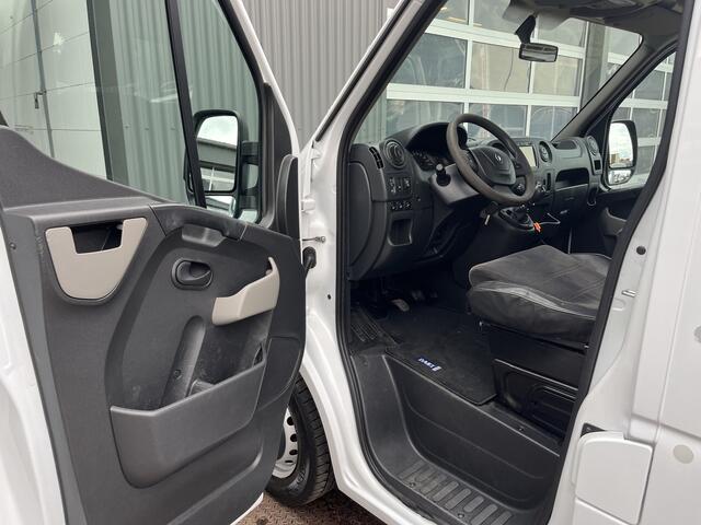 Renault MASTER T35 2.3 dCi L2 Energy Hiab Laadkraan T-CLX 013 Trekhaak 2500 kg Airco 2-Persoons Open laadbak Pick-up Euro 6 Verkeersbord Actiebord Pijlenbord Bakwagen P-up 1e eigenaar ex gemeente Hydraulische kraan