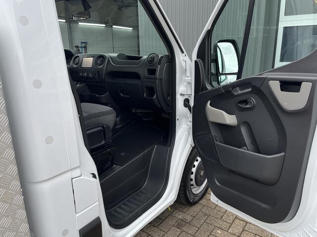 Renault MASTER T35 2.3 dCi L2 Energy Hiab Laadkraan T-CLX 013 Trekhaak 2500 kg Airco 2-Persoons Open laadbak Pick-up Euro 6 Verkeersbord Actiebord Pijlenbord Bakwagen P-up 1e eigenaar ex gemeente Hydraulische kraan