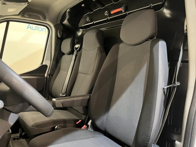Renault MASTER 2.3 dCi 150 PK L3H3 Automaat / Euro 6 / Airco / Cruise Control / CarPlay / Camera / Trekhaak / Navigatie / 3-Zits