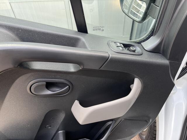 Renault MASTER L3H2 T35 dCi Personenvervoer Rolstoelvervoer 9-Persoons Rolstoellift Airco Cruise controle Achterruitrijcamera Telefoonverbinding Dealer onderhouden Euro 6