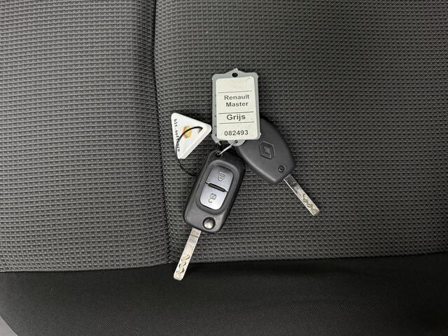 Renault MASTER 2.3DCI 135PK L2H2 | Imperiaal | Trekhaak | Airco | Cruise | Betimmering | 3-Zits