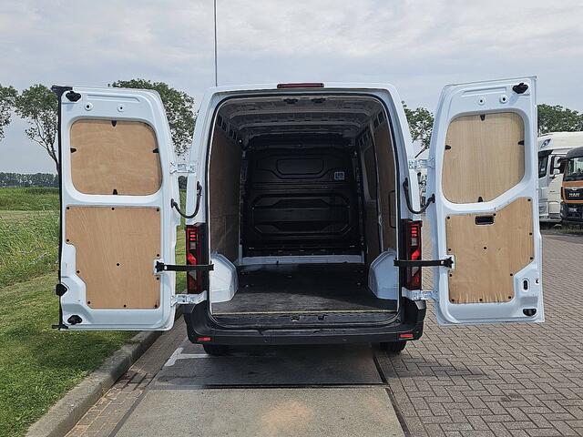 Renault MASTER T35 2.0 dCi 130 L2H2 Cruise control, Airco, Pdc, Carplay, Navi, Camera, 3,5t trekhaak, 3zits