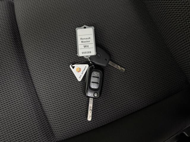 Renault MASTER 2.3DCi 135PK L2H2 | Multimedia | Navigatie | 3-Zits | Betimmering | Airco | Cruise