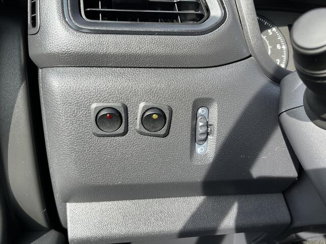 Renault MASTER 2.3 dCi 145pk N1 Kipper Snipperopbouw Snipperwagen Gereedschapskist Trekhaak 3000kg trekgewicht 3-Persoons Openlaadbak Pick-up Kieper Boomverzorging Airco Cruise controle Telefoonverbinding Euro 6