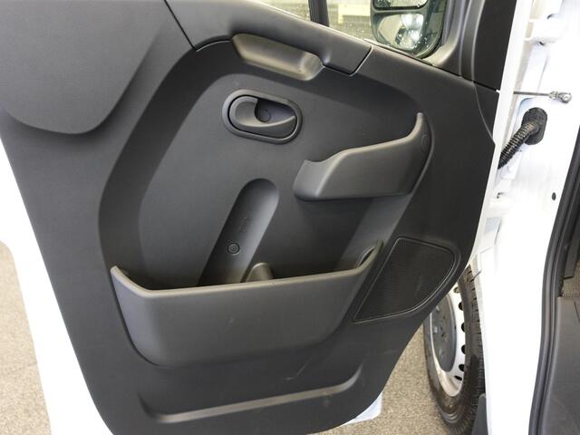 Renault MASTER T33 2.3 dCi 135PK L2H2 Airco Cruise control Parkeersensoren Navigatie Trekhaak