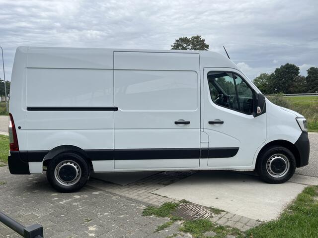 Renault MASTER T33 2.3 dCi 135PK L2H2 Comfort / Airco / Parkeerhulp Achter / Cruise /Vloer & wandbescherming
