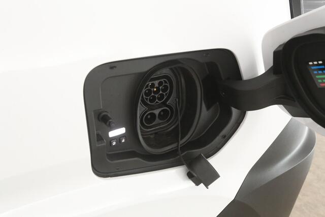 Renault MASTER E-Tech Long Range 87 kWh L3H2 | Snelladen | SOH 98% | Clima | Camera | Virtual | 3 Zits | Cruise | Carplay