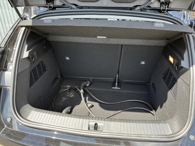 Renault MEGANE E-Tech EV60 Optimum Charge Business Ed. Evolution , Demo, Adaptieve cruise control, Navigatie groot scherm, Stoel & stuur verwarming, Achteruitrijcamera, Climate Control, Parkeersensoren, Lichtmetaal