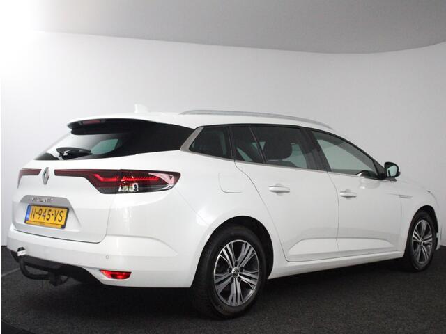 Renault MEGANE Estate 1.3 TCe 140 EDC Intens TREKHAAK | ALL-SEASON BANDEN | PARKEERSENSOREN V&A | KEYLESS | NAVIGATIE | APPLE CARPLAY