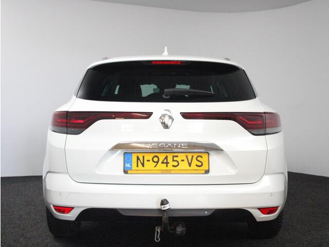 Renault MEGANE Estate 1.3 TCe 140 EDC Intens TREKHAAK | ALL-SEASON BANDEN | PARKEERSENSOREN V&A | KEYLESS | NAVIGATIE | APPLE CARPLAY