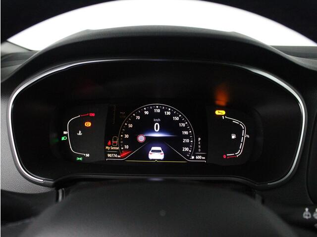 Renault MEGANE Estate 1.3 TCe 140 EDC Intens TREKHAAK | ALL-SEASON BANDEN | PARKEERSENSOREN V&A | KEYLESS | NAVIGATIE | APPLE CARPLAY