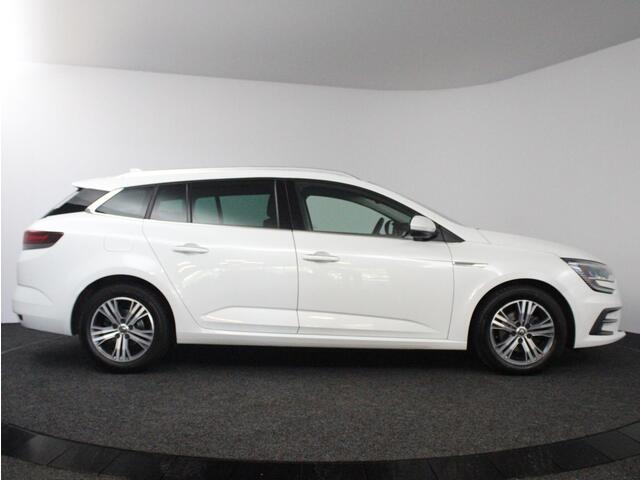 Renault MEGANE Estate 1.3 TCe 140 EDC Intens TREKHAAK | ALL-SEASON BANDEN | PARKEERSENSOREN V&A | KEYLESS | NAVIGATIE | APPLE CARPLAY