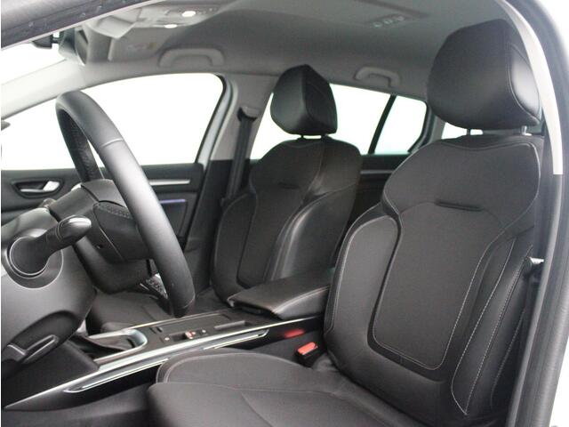 Renault MEGANE Estate 1.3 TCe 140 EDC Intens TREKHAAK | ALL-SEASON BANDEN | PARKEERSENSOREN V&A | KEYLESS | NAVIGATIE | APPLE CARPLAY