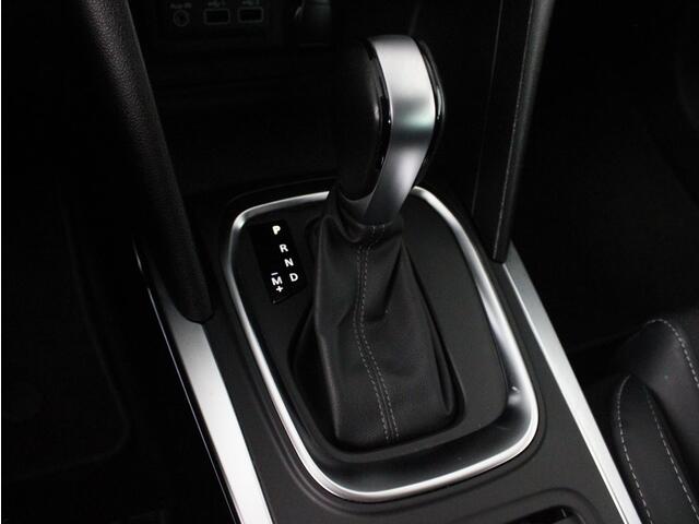 Renault MEGANE Estate 1.3 TCe 140 EDC Intens TREKHAAK | ALL-SEASON BANDEN | PARKEERSENSOREN V&A | KEYLESS | NAVIGATIE | APPLE CARPLAY