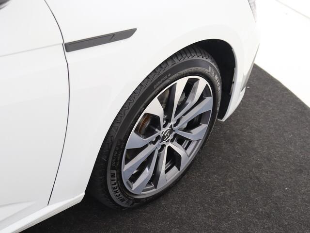 Renault MEGANE Estate 1.6 E-Tech Plug-In Hybrid 160 Equilibre | 17 inch | Michelin Cross Climate All-Season | Beschikbaar per 21-9-2024